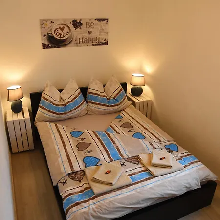 Apartment Hoppert *